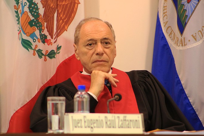 UFMG concede título de Doutor Honoris Causa ao jurista argentino Eugenio Zaffaroni